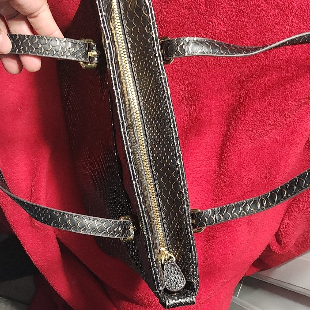 Sophisticated Black Anne Klein Textured Tote with Gold Hardware. - Picture 10 of 12